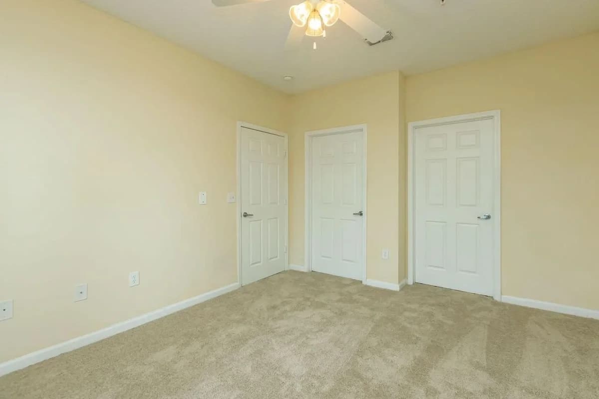 heritage-station-senior-bedroom-1.webp