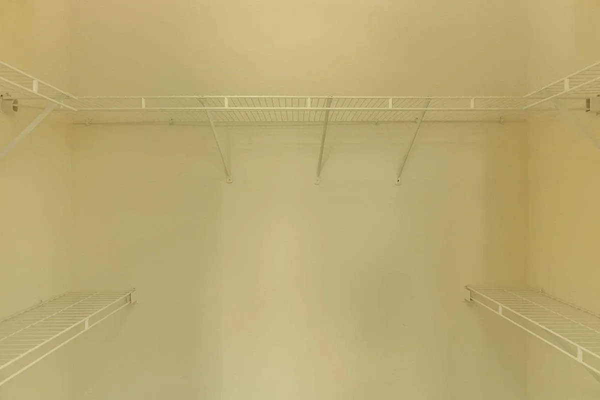 heritage-station-senior-walk-in-closet.webp